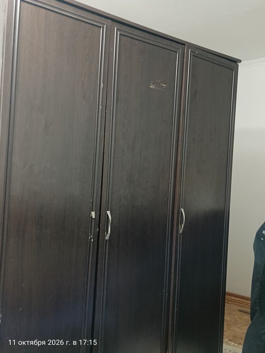 Шкаф 3 дверный за шоколадку