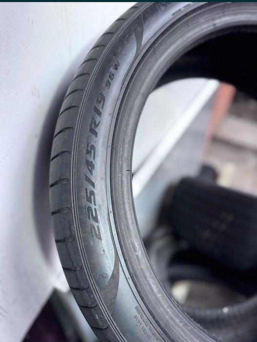225/45R19 Pirelli p zero runflat 5,5mm