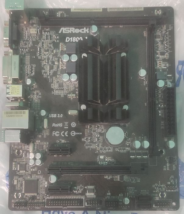 Материнская плата от ASRock, вместе с процессором.