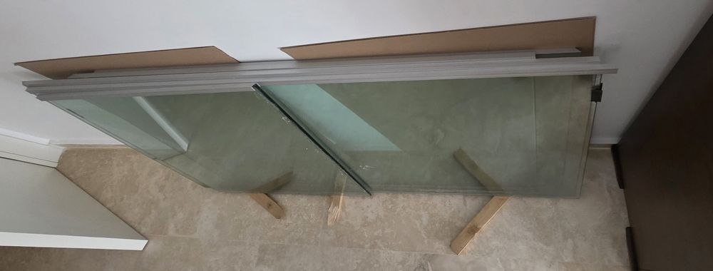 Vand balustrada sticla pentru terasa, Sticla este demontata si profilurile de prindere
