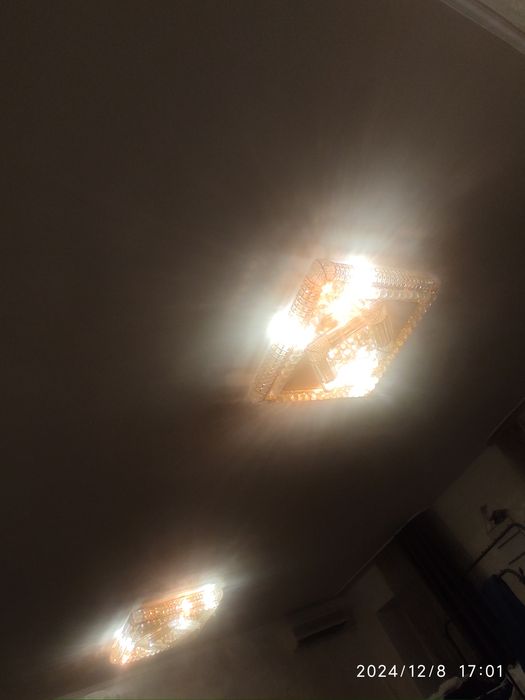 2  большие люстры