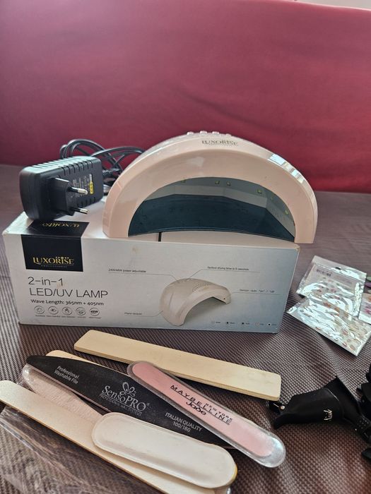 120 lei Chit de unghii Luxorise Professional cu cutie și lampa UV