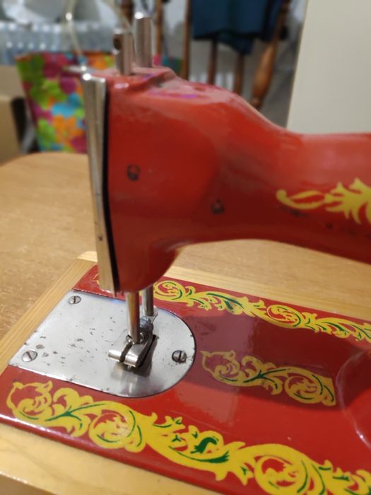 Детская швейная машинка СССР