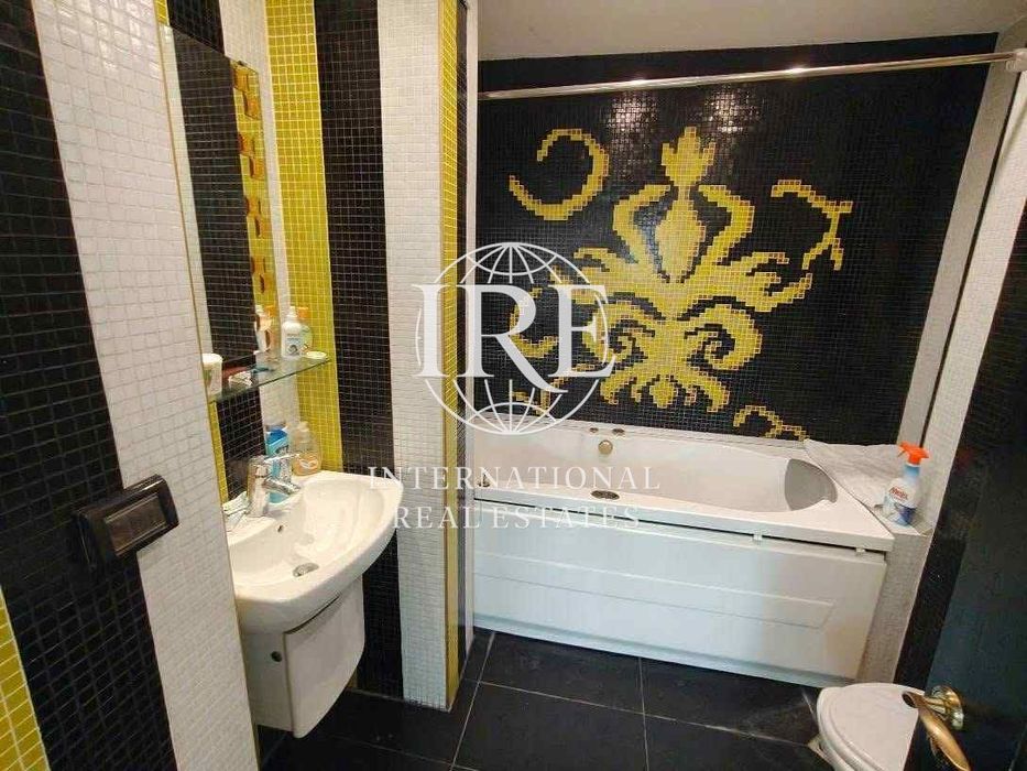 Продава се Тристаен апартамент в Варна, Левски - 145 кв.м за 1690 €/кв.м - Снимка #9