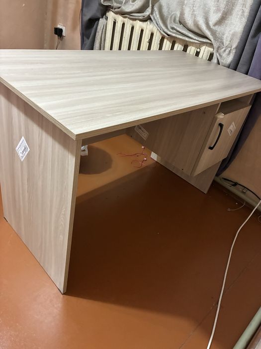 Диван, стол, тумбочка