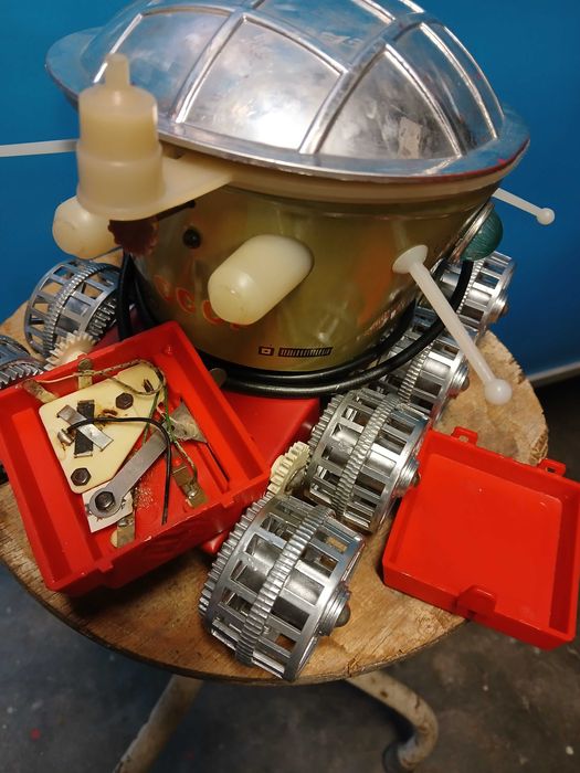 Стара СССР играчка луноход.