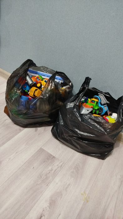 Продам игрушки машинки игрушки для мальчика