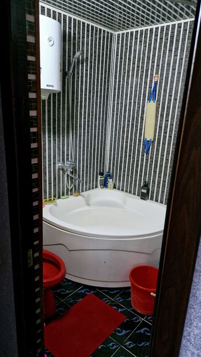 22 микрорайонда 3 этажда жайласкан 3 комнаталы жай сатылады