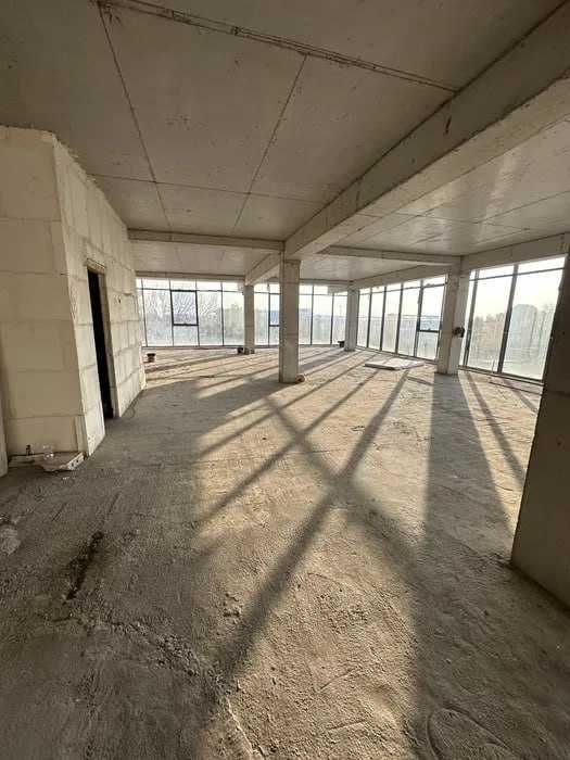 СОТИЛАДИ – КЕНГ ВА ҚУЛАЙ ТИЖОРИЙ ЖОЙ  Майдон: 294 м²  Қават: 3-этaж