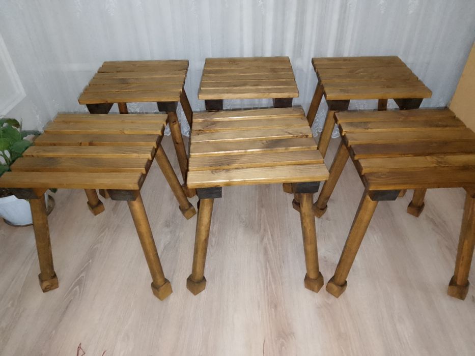 Табуретки для кухни из дерево. .