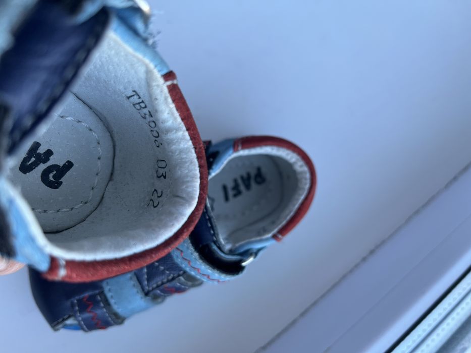 Продам детскую обувь