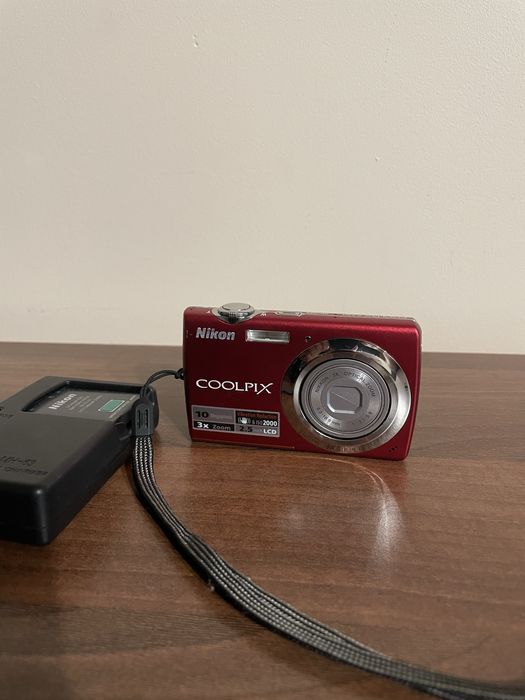 Nikon coolpix s220