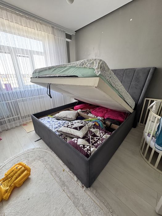 Двухспальная кровать