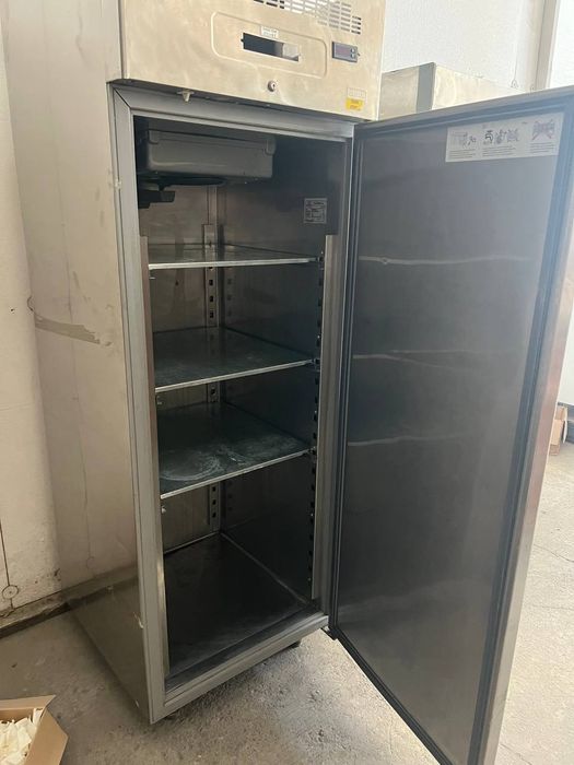 Продаются промышленные холодильники