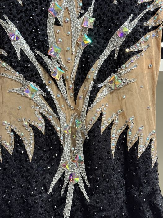 Черно блестящо трико за художествена гимнастика