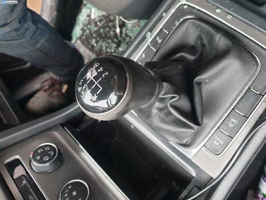 Nuca cu Manson in 6 Trepte de la Schimbator Trepte Viteze Volkswagen Golf 7 2.0 TDI CRBC 2013 - 2017 [K9918]