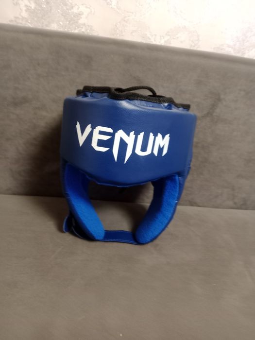 Перчатки и шлем боксерские