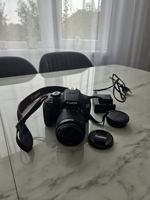 Vand Canon EOS 2000D