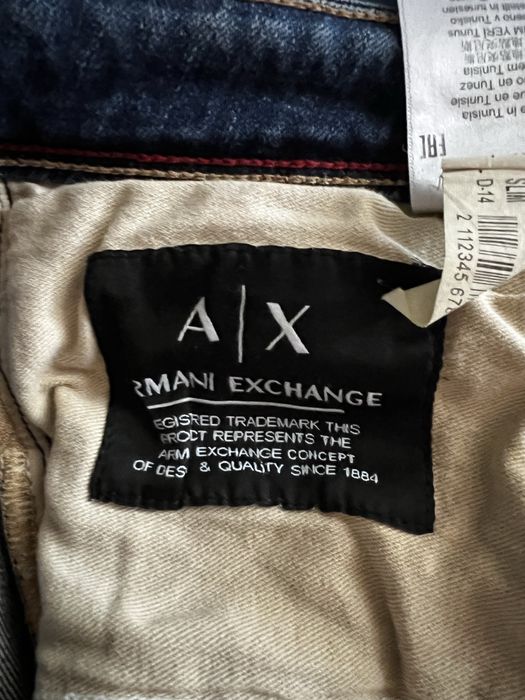 Vând  blugi noi Armani Exchange elastici.