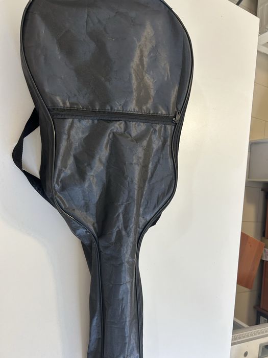 Гитара с шестью эликсир струнами