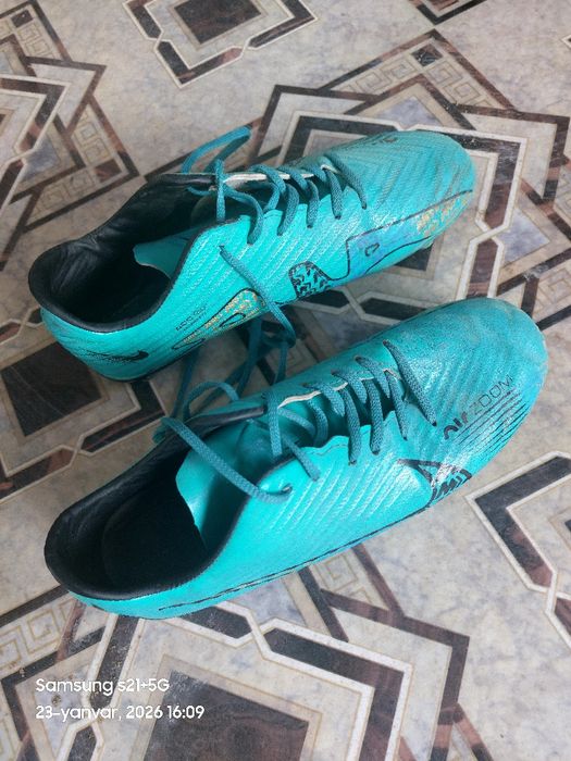 футболный бутси холати ало даражада кам кийилган