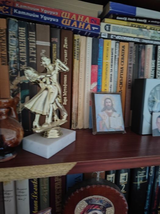 Продавам книги запазени