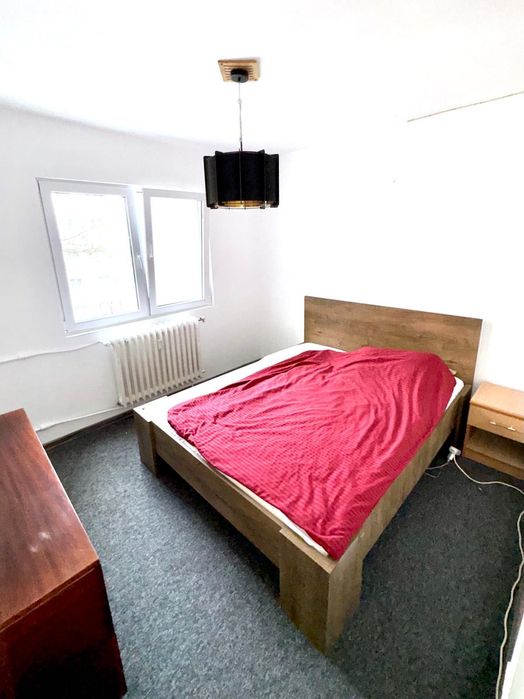 Închiriez apartament cu 2 camere semidecomandate
