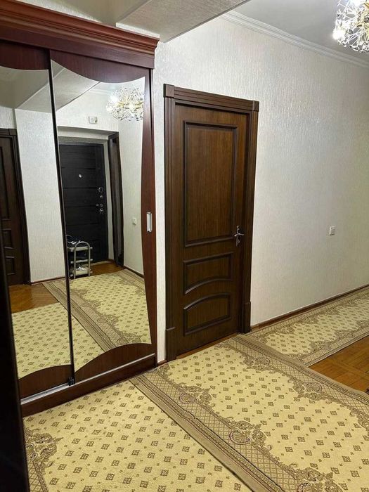 Продам 4-х комнатную квартиру (90кв.м) на Ц-4.Кирпич.4/4/4