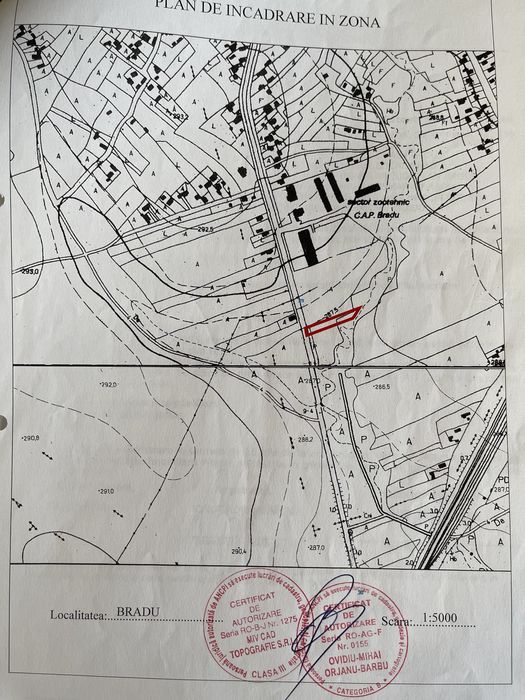 Teren intravilan la vânzare – Bradu, strada principală – 1.374 mp