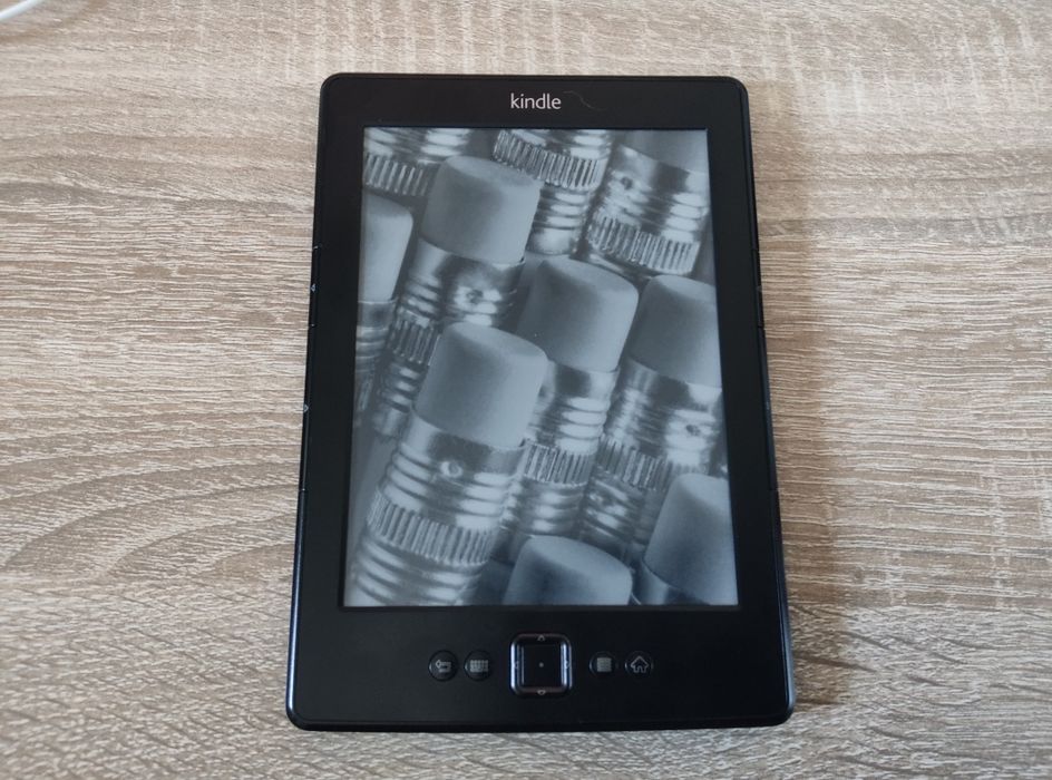 Ebook reader Amazon Kindle generatia 5 ( non paperwhite) taste /WiFi