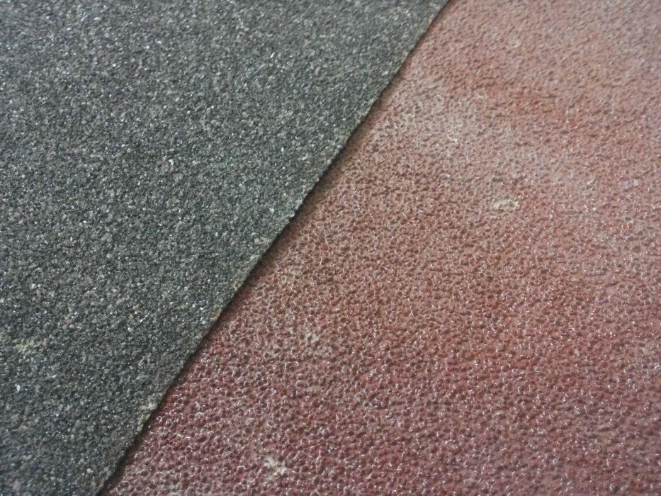 Крупнозернистая наждачная бумага для обдирки металла