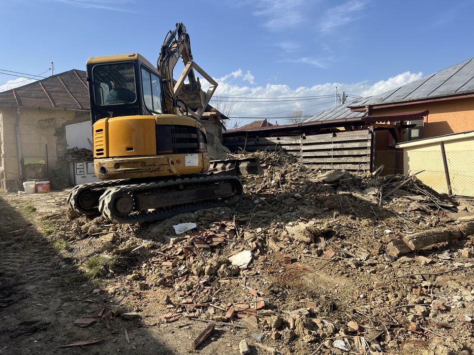 Inchiriez miniexcavator picon canalizari fose fundatii demolari