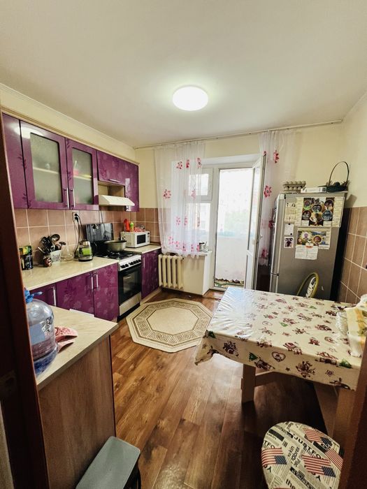 Продам 3 ком кв 69 м2 в районе универмага