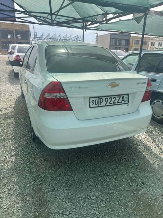 Автомобил сотилади зудлик билан