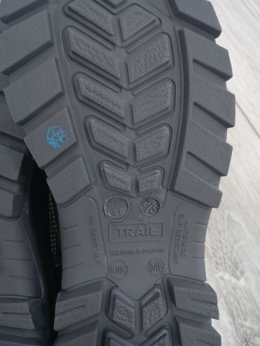 Ботинки кожаные 41 размера