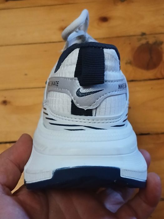 Маратонки NIKE Намаление