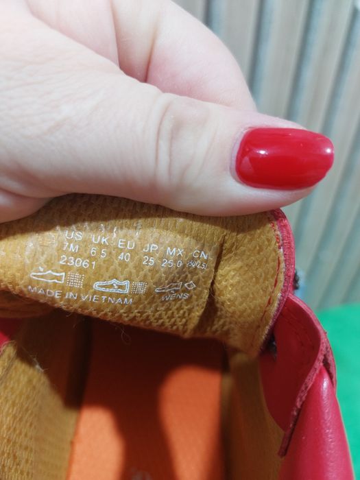 Продам осенние ботинки