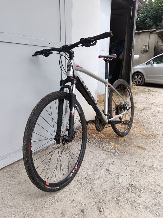 Vând bicicleta Giant Roam 2