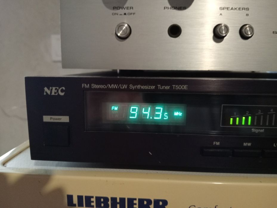 Tuner Stereo NEC T500E