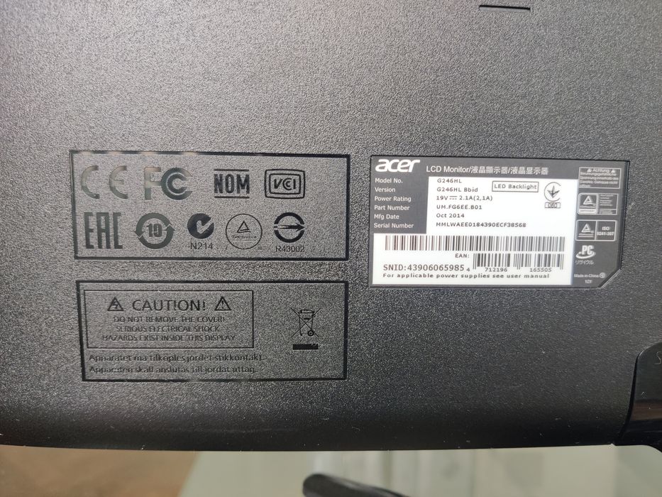 Монитори HP и Acer.