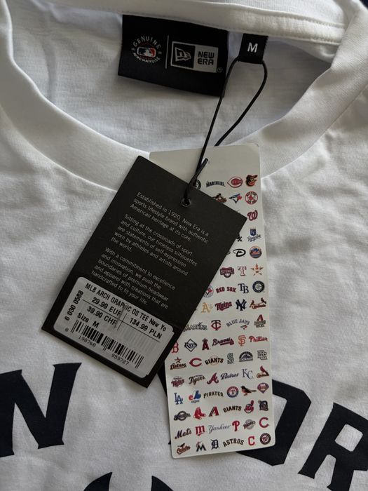 Tricou New Era.