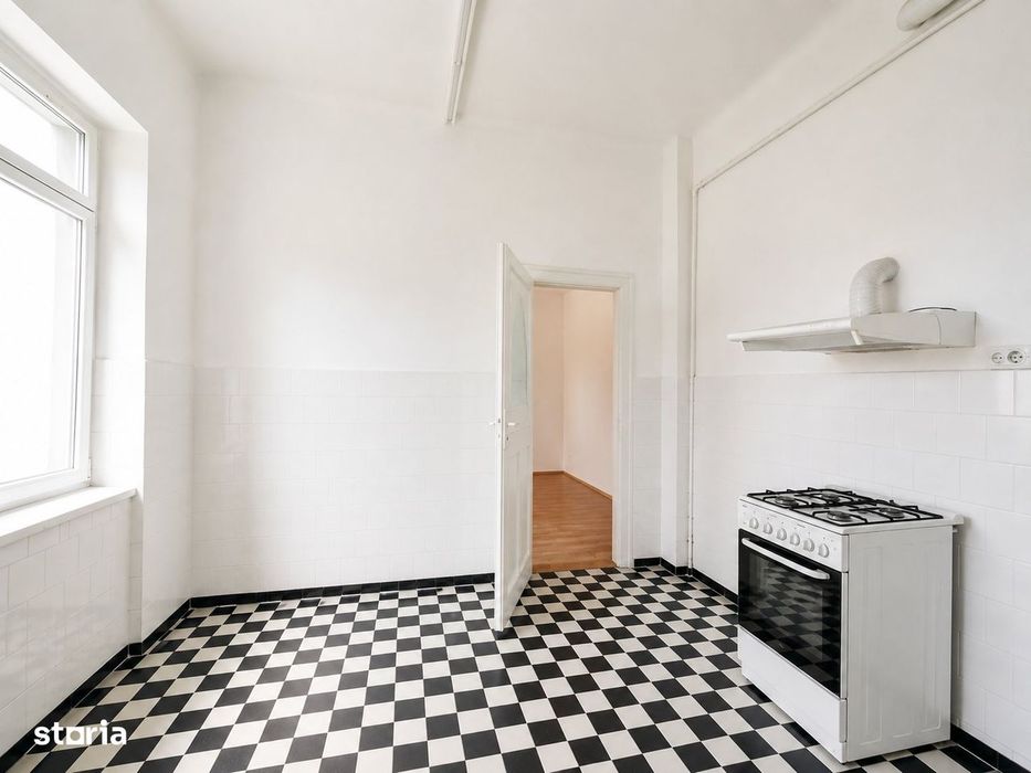Apartament cu 3 camere la etajul 1, 73mp, langa Palatul Prefecturii