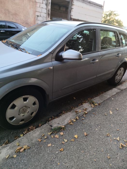 Vând Opel Astra break.