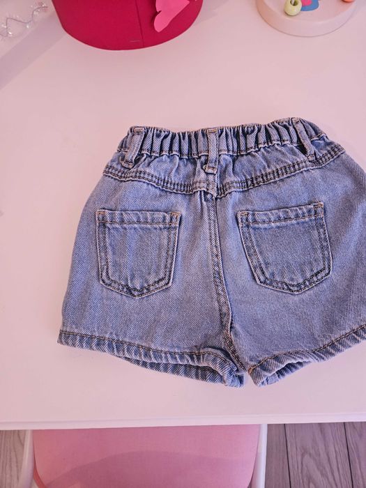 Vand blugi scurti Zara, marimea 86
