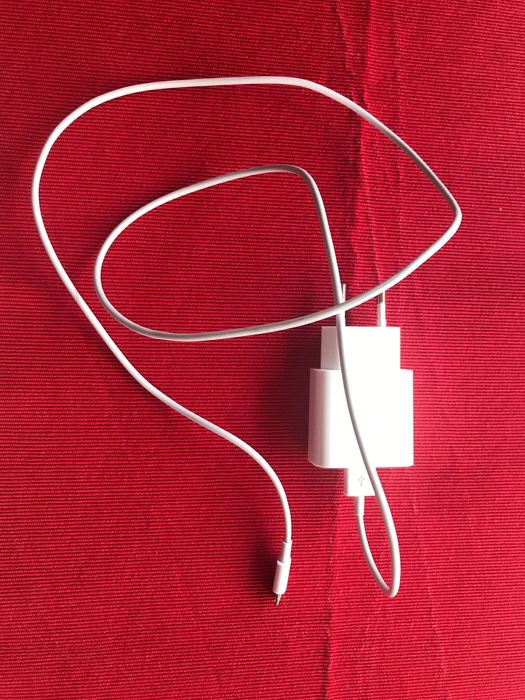 Зарядно за iPhone