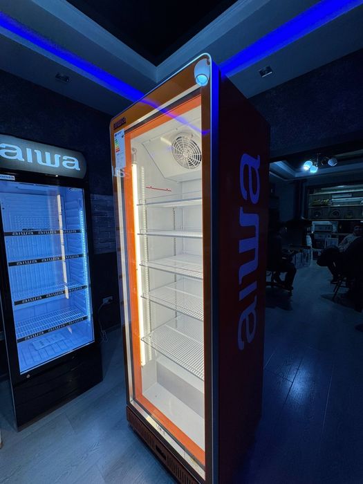 Продаются витринные холодильники.