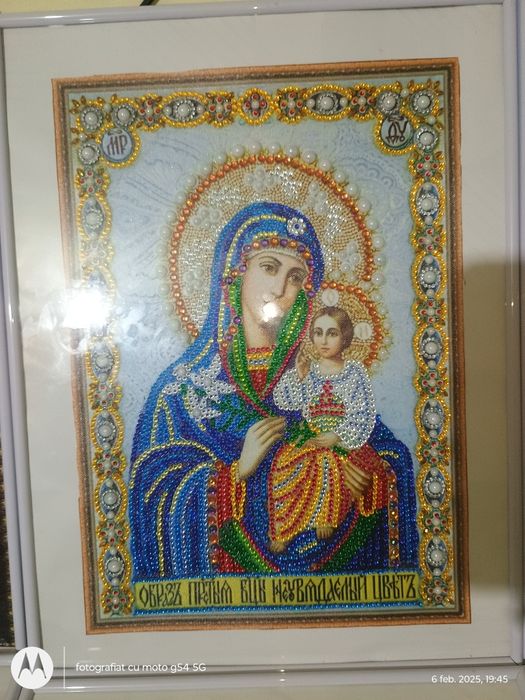 Icoane lucrate manual cu mărgele sunt lucrate de mama mea