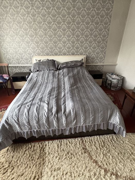 Продается спальный гарнитур