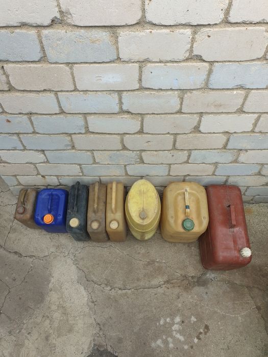 Продам канистры .
