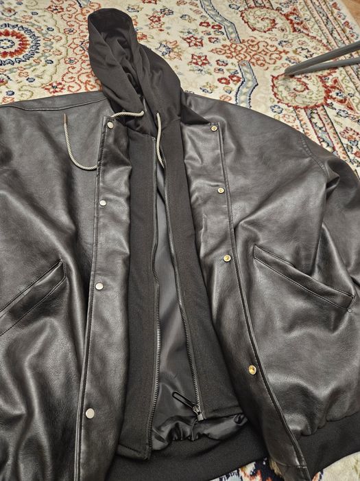Кожаная куртка с капюшоном